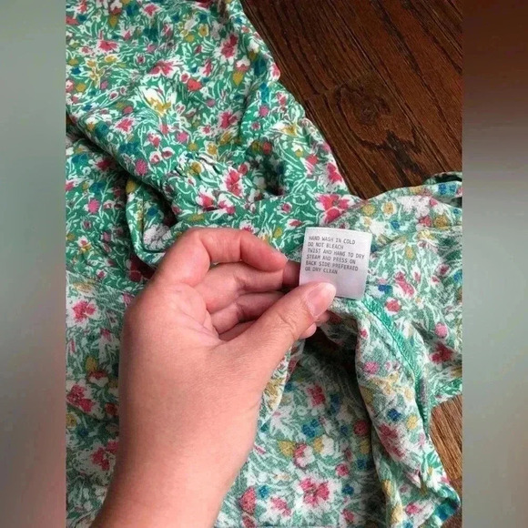 Cynthia Rowley Women’s 1X Bright Green Ruffled Floral V-Neck Sleeveless Blouse - Picture 10 of 10